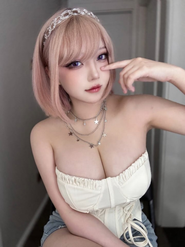 야한사진   코스프레에 진심인 여자 Takomayuyi 묵직한 가슴골