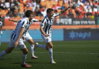 FC서울, 강원 원정서 2-1 승리…바베츠-이승모 골-송준석-손정범 동반 퇴장
